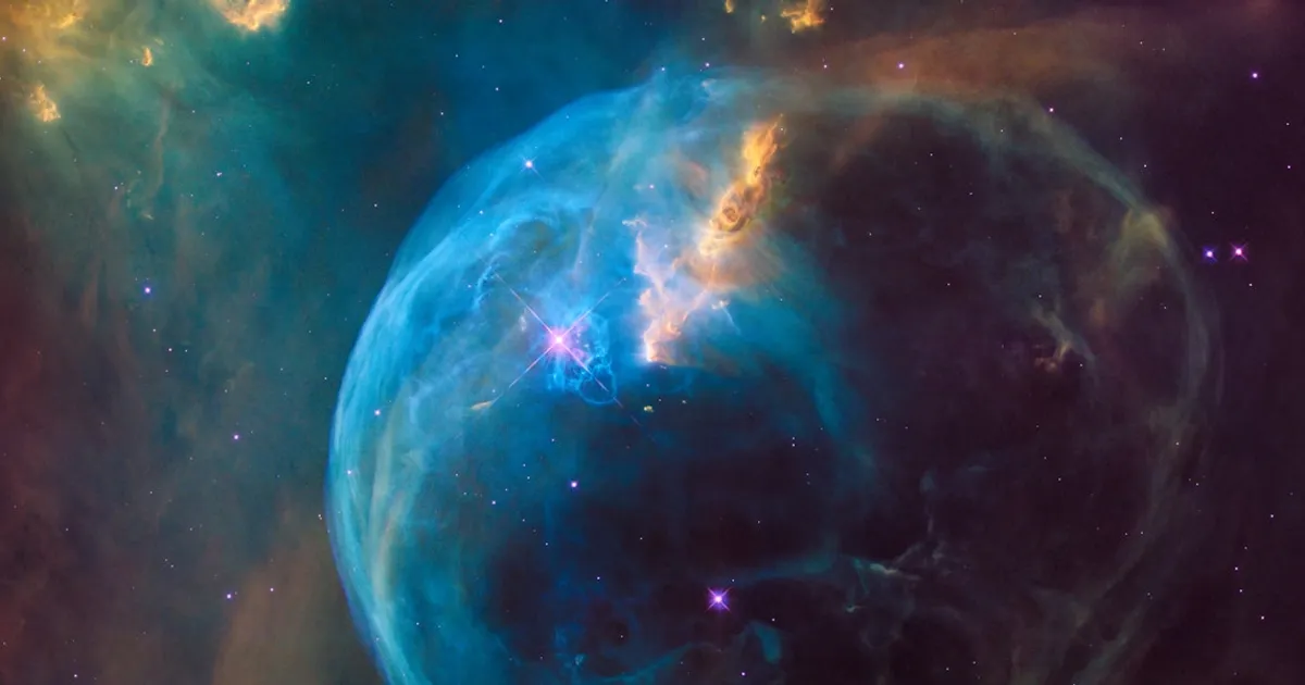 Horloge brisée et galaxies illustrant le temps et les rêves prémonitoires